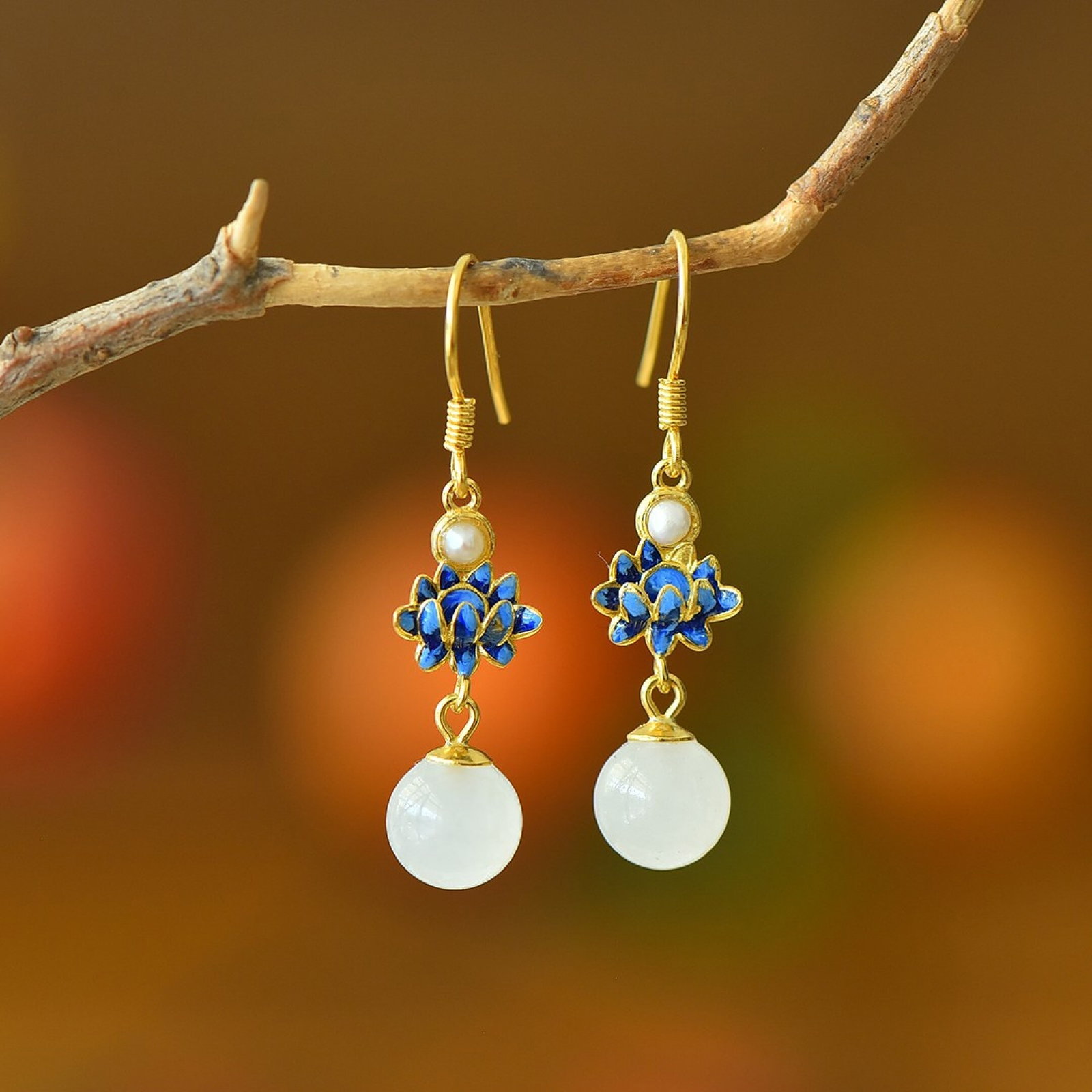 A Pair of Exquisite Sterling Silver-Gold Plated Inlaid White Jade Earrings: A Pair of Exquisite Sterling Silver-Gold Plated Inlaid White Jade Earrings,Size:8mmx8mm 一对纯银镀金镶白玉耳环