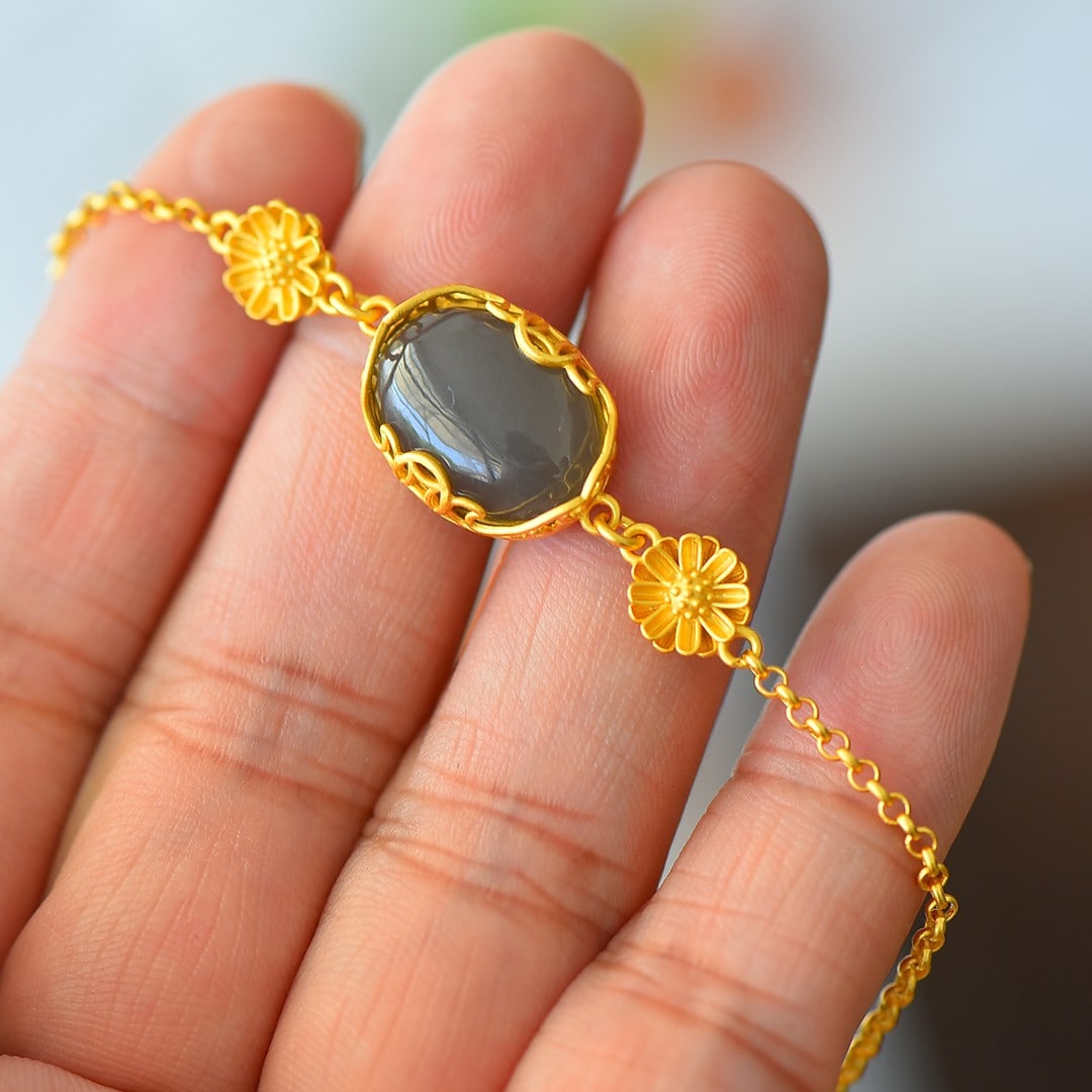An Exquisite Sterling Silver-Gold Plated Inlaid White Jade Bracelet: An Exquisite Sterling Silver-Gold Plated Inlaid White Jade Bracelet,Size:12mmx16mm 纯银镀金镶白玉手链