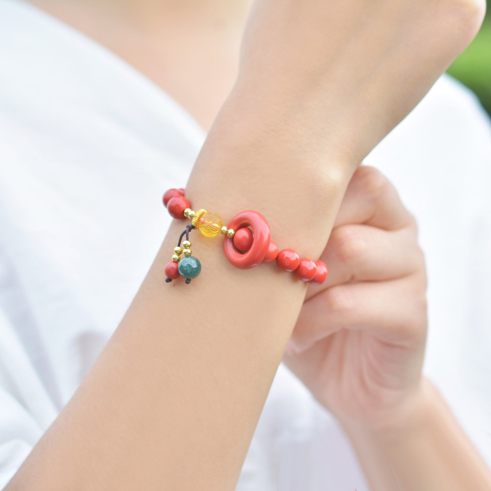 An Exquisite Cinnabar Bracelets: An Exquisite Cinnabar Bracelets,Size:8mmx8mm (寓意)吉祥招财喜庆、驱邪避凶 朱砂手串