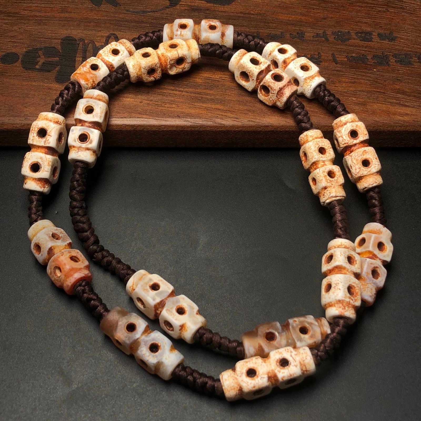 An Exquisite Agate Necklace: An Exquisite Agate Necklace,Size:29mmx10mm 玛瑙项链