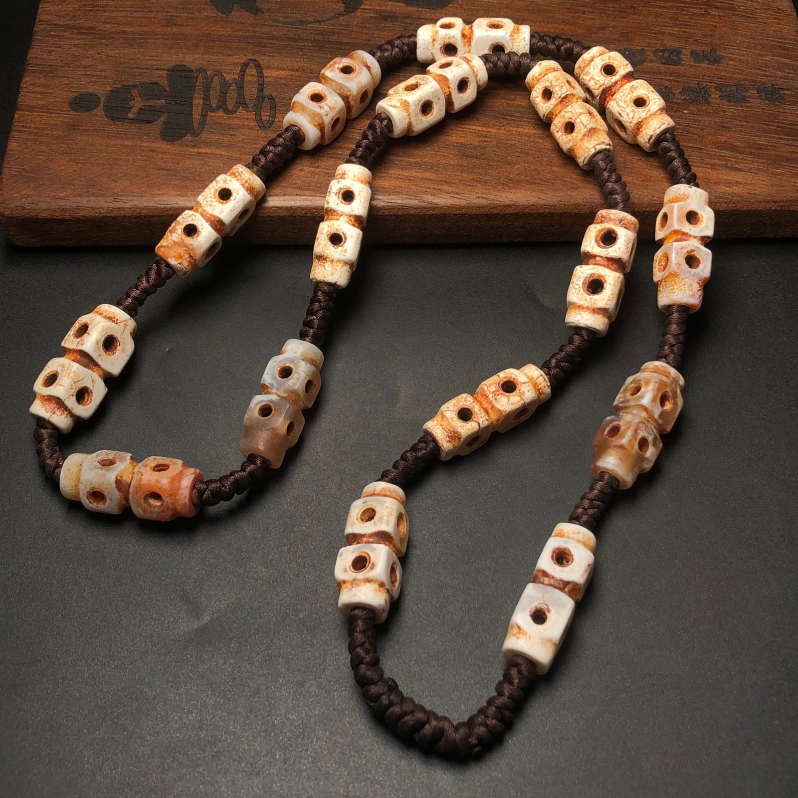 An Exquisite Agate Necklace - 4