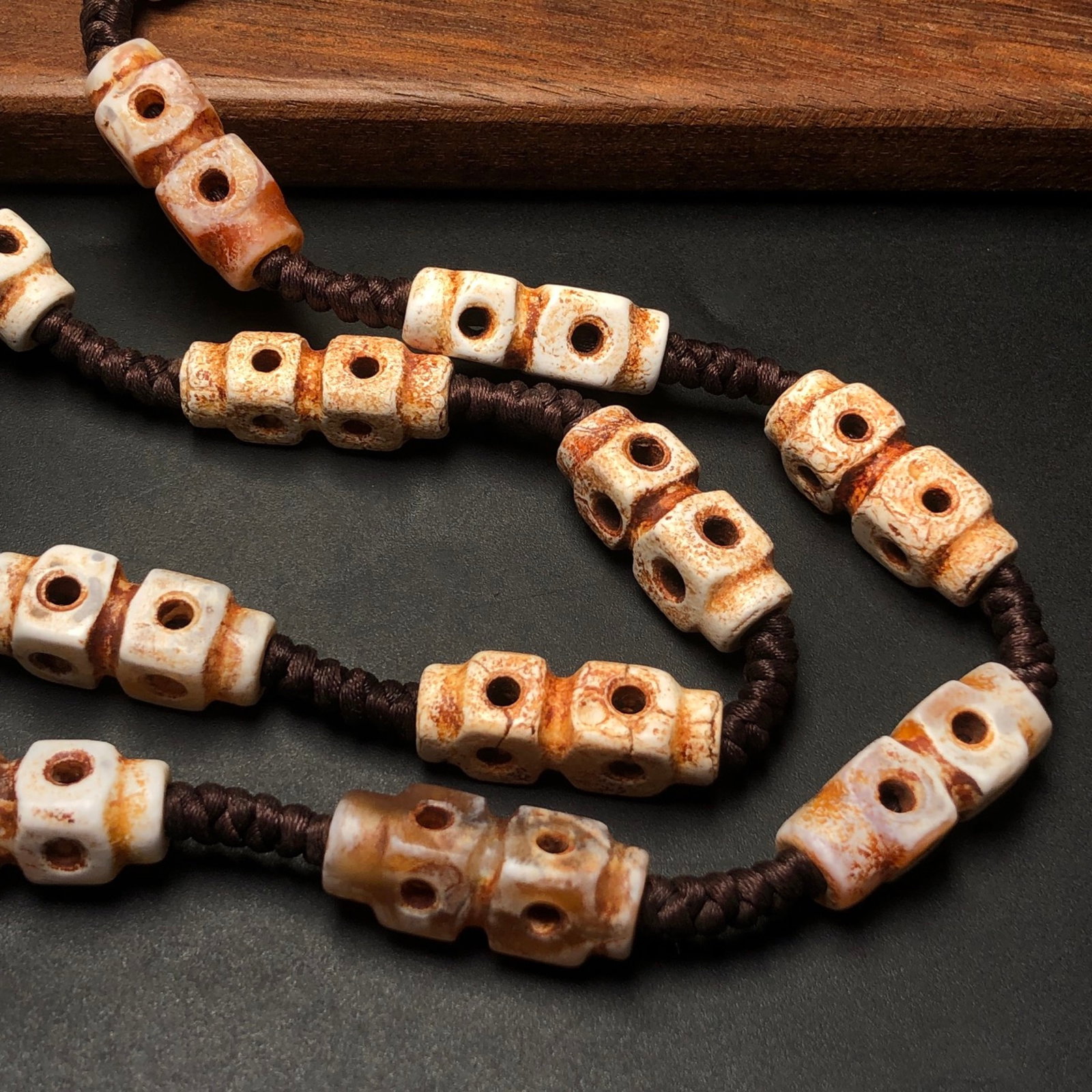 An Exquisite Agate Necklace - 6