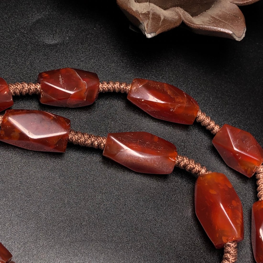 An Exquisite Agate Necklace - 8