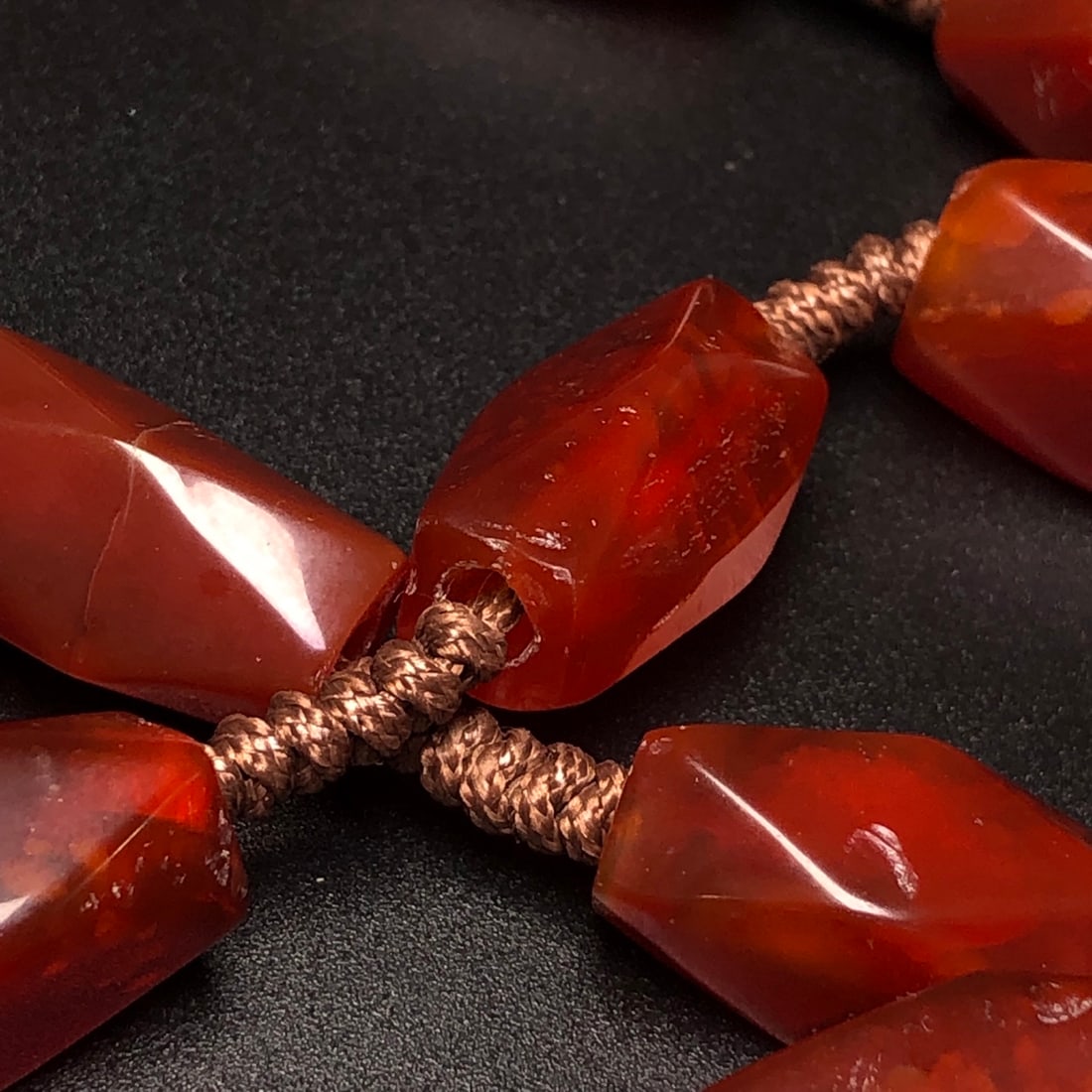An Exquisite Agate Necklace - 9