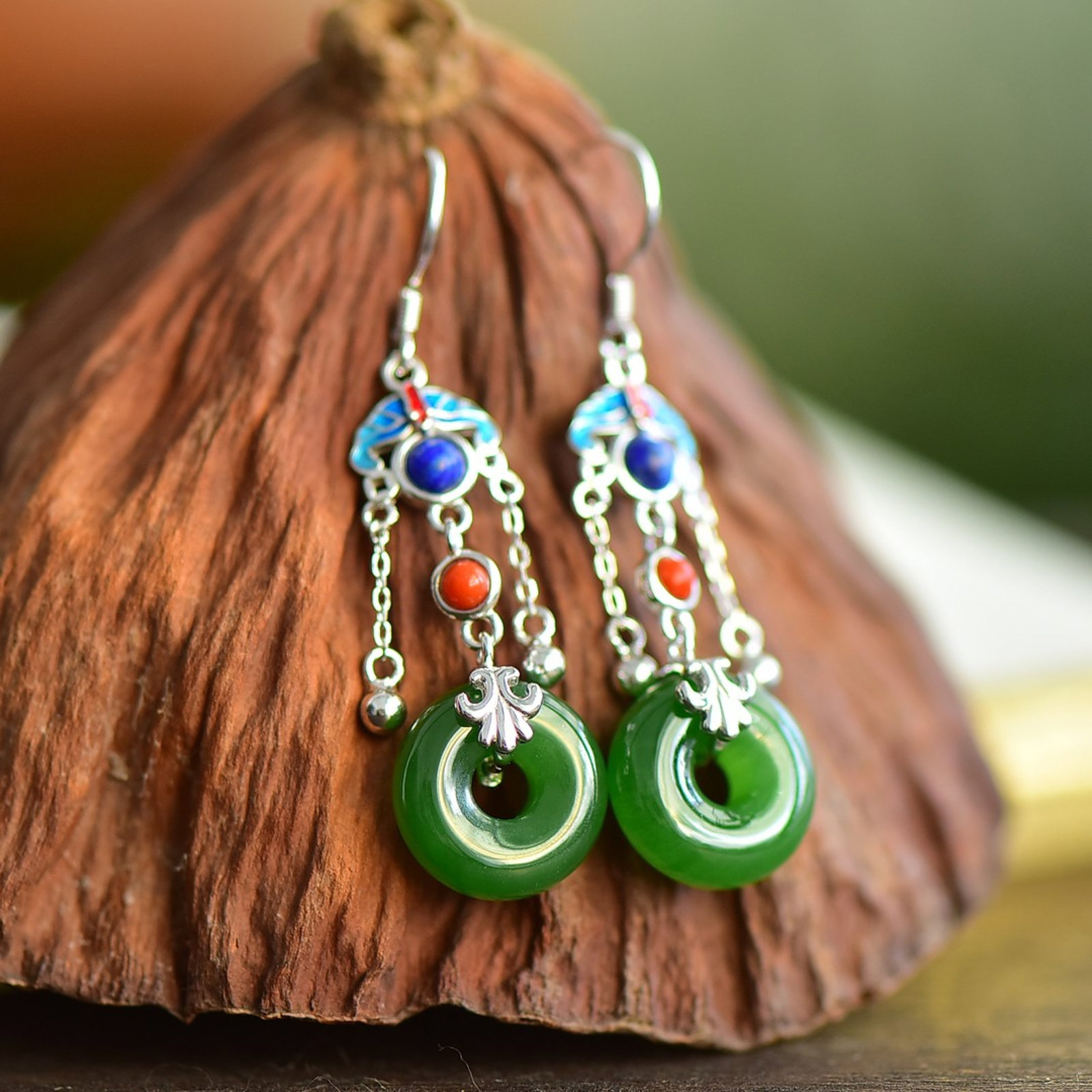 A Pair of Exquisite Sterling Silver Inlaid Jasper Enamel Earrings: A Pair of Exquisite Sterling Silver Inlaid Jasper Enamel Earrings,Size:14mmx14mm 一对纯银镶碧玉珐琅耳环