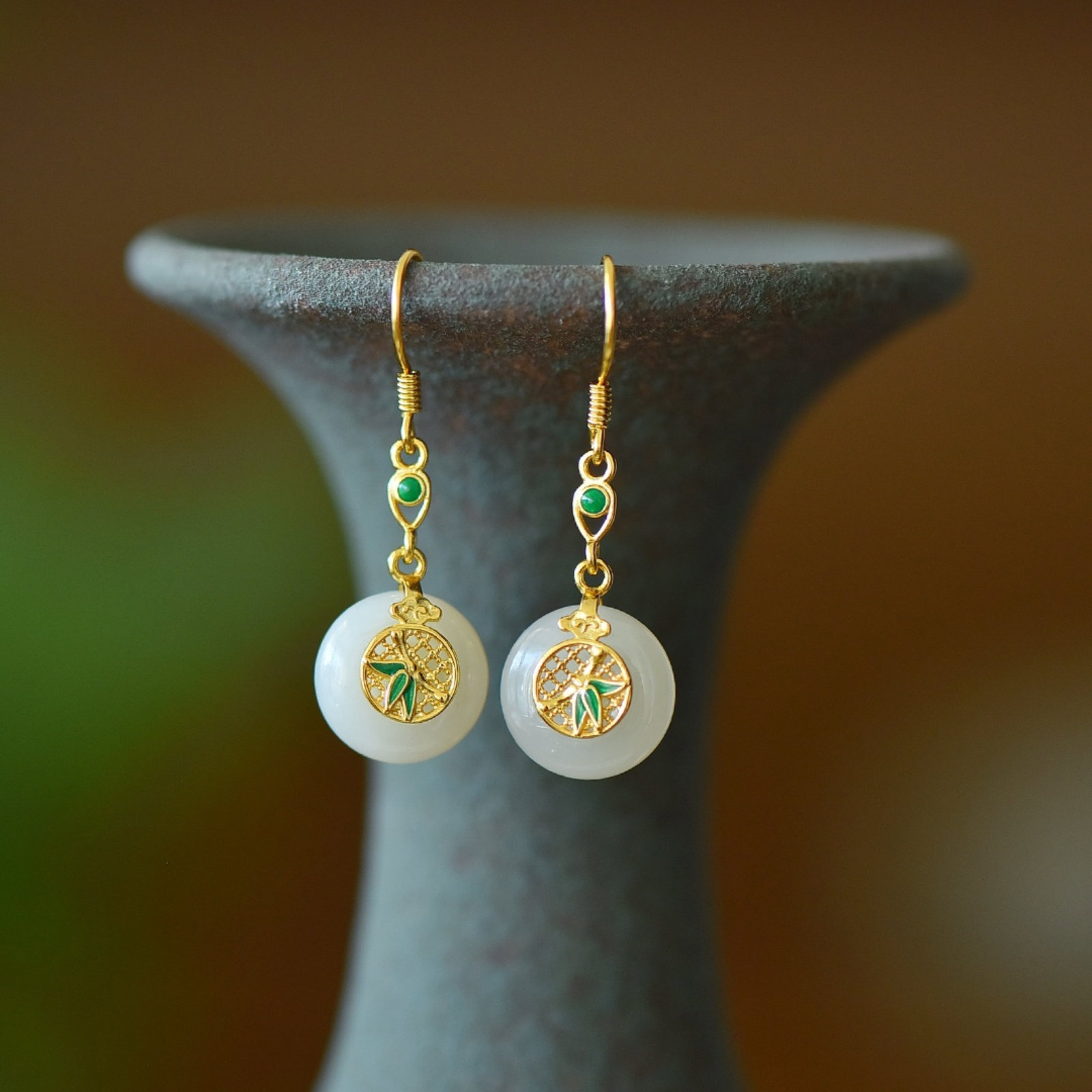 A Pair of Exquisite Sterling Silver-Gold Plated Inlaid White Jade Enamel Earrings: A Pair of Exquisite Sterling Silver-Gold Plated Inlaid White Jade Enamel Earrings,Size:12mmx12mm 一对纯银镀金镶白玉珐琅耳环