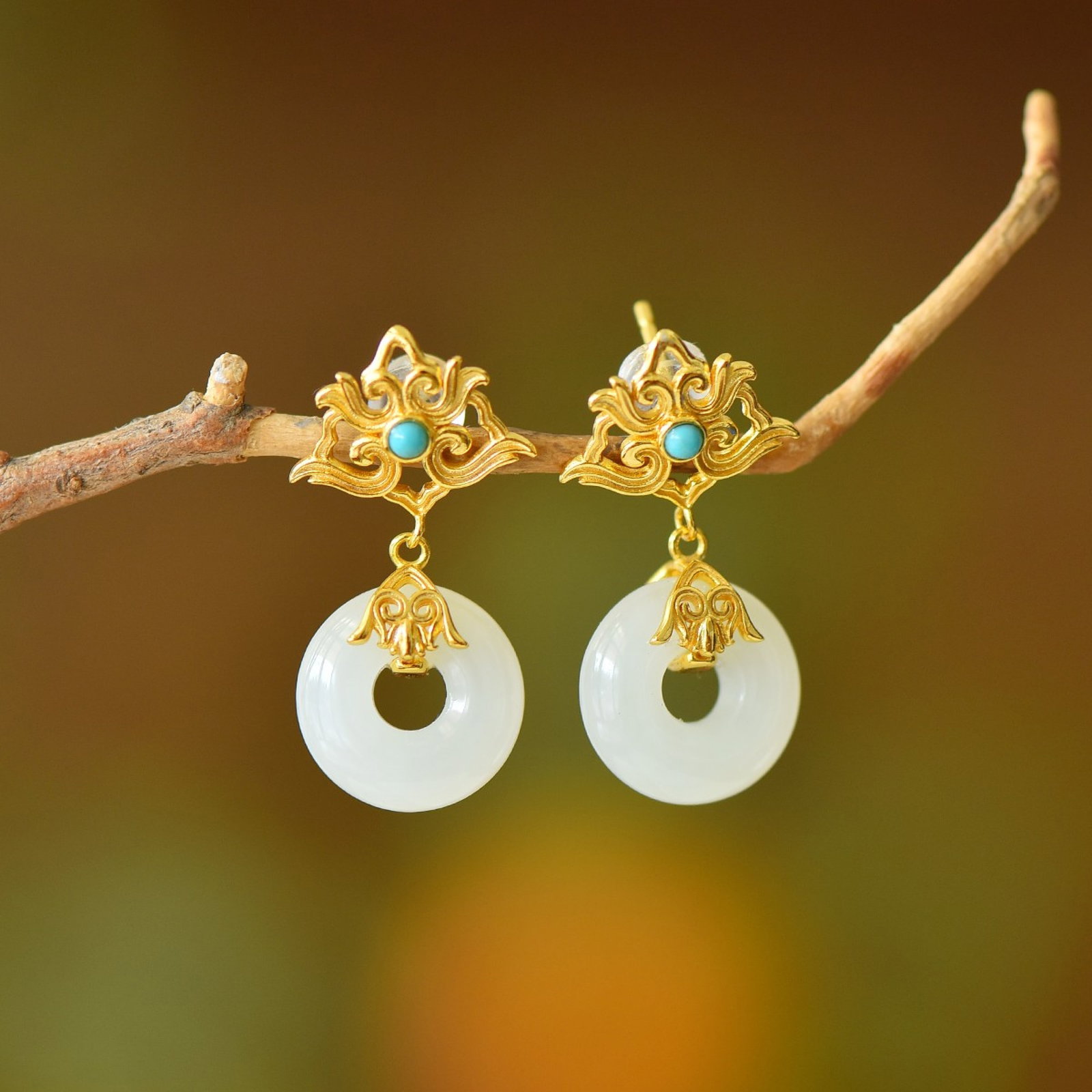 A Pair of Exquisite Sterling Silver-Gold Plated Inlaid White Jade Earrings,Inlaid Turquoise: A Pair of Exquisite Sterling Silver-Gold Plated Inlaid White Jade Earrings,Inlaid Turquoise,Size:13mmx13mm