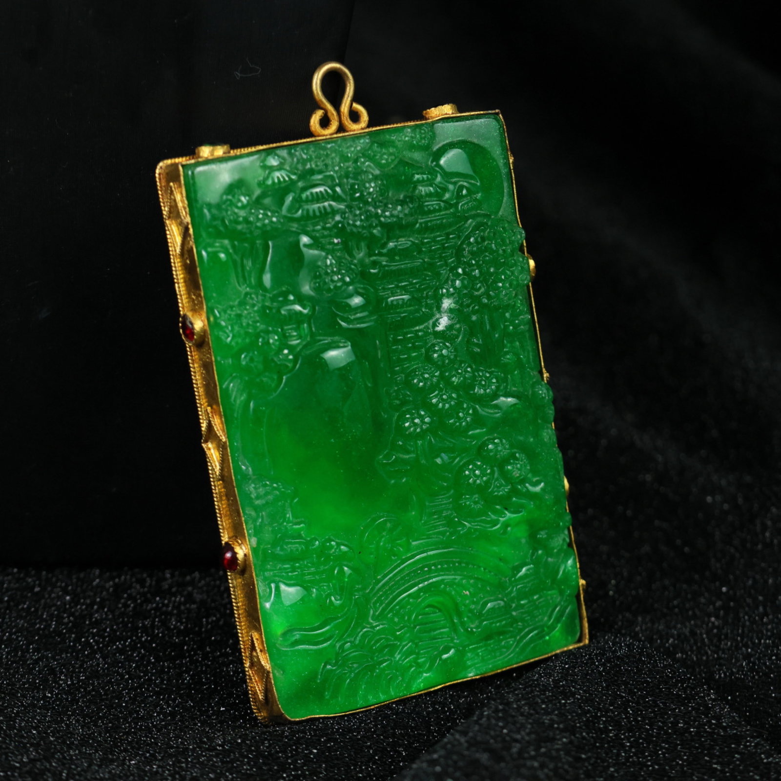 An Exquisite Jadeite Cover Figure Pattern Pendant - 4