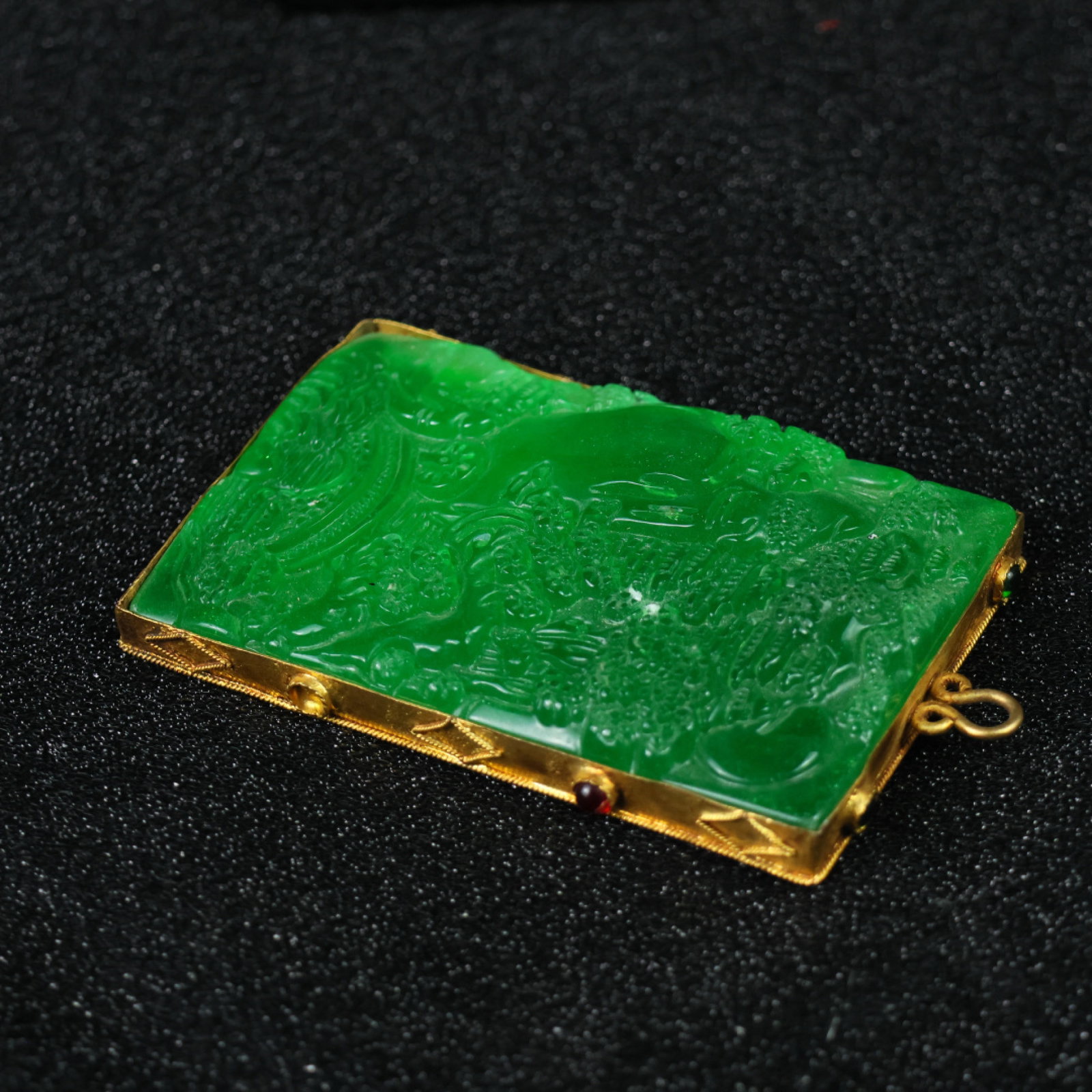 An Exquisite Jadeite Cover Figure Pattern Pendant - 6