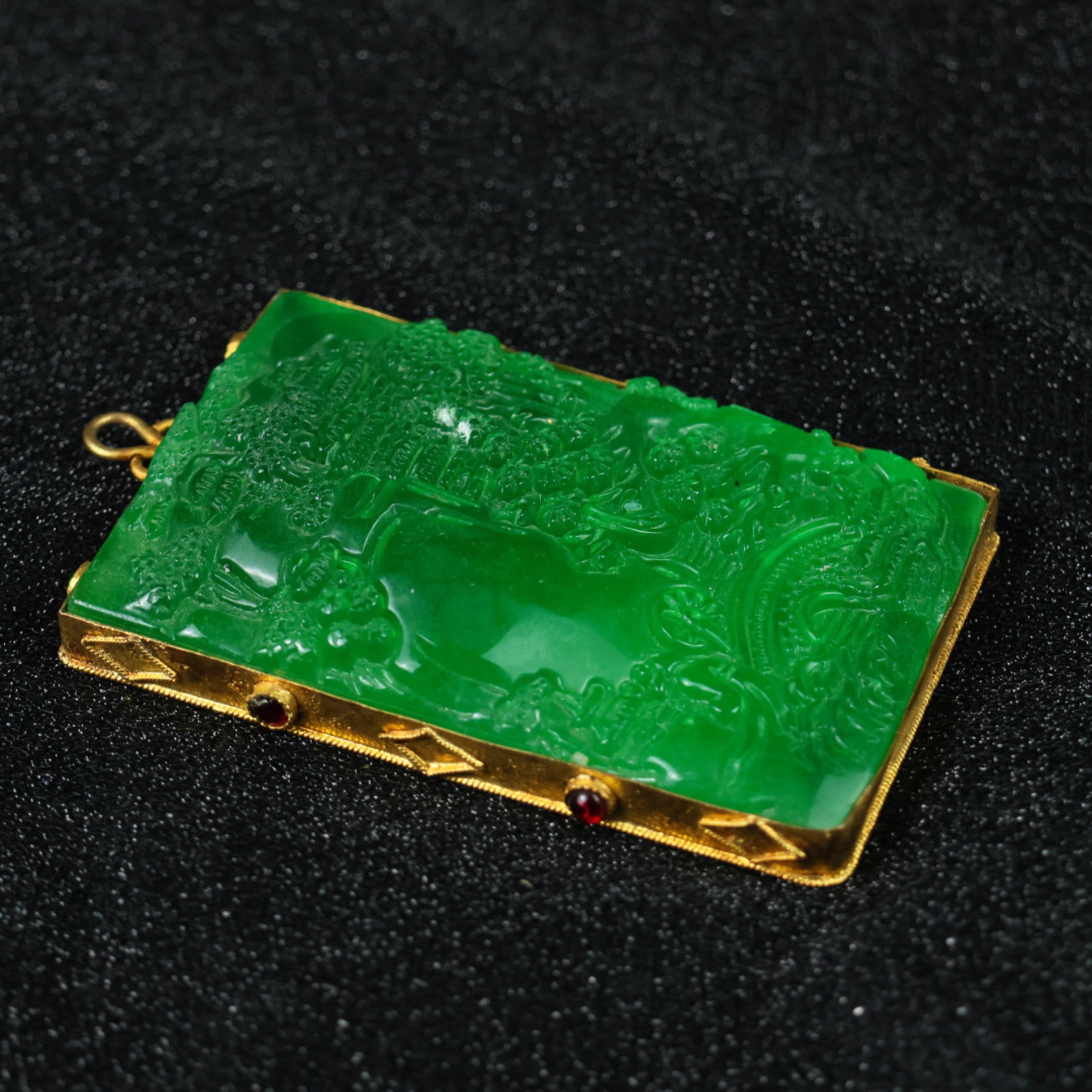 An Exquisite Jadeite Cover Figure Pattern Pendant - 7