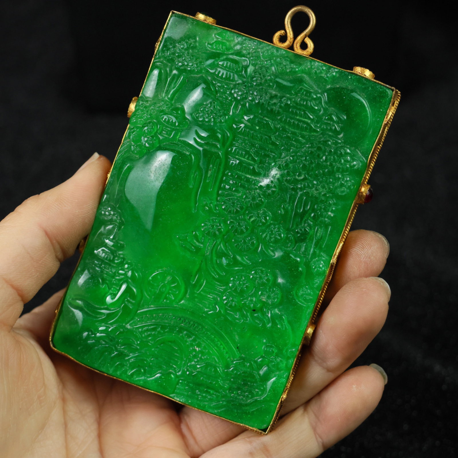 An Exquisite Jadeite Cover Figure Pattern Pendant - 9