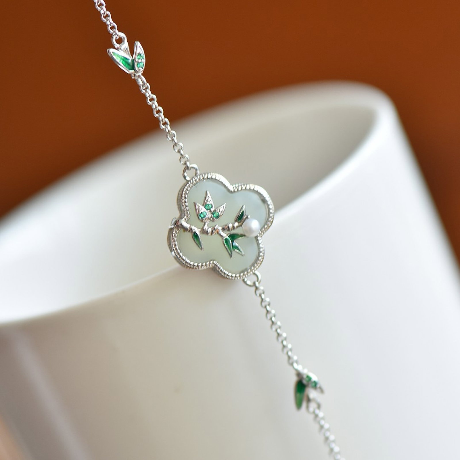 An Exquisite Sterling Silver Inlaid White Jade Enamel Bracelet,Inlaid Diamonds: An Exquisite Sterling Silver Inlaid White Jade Enamel Bracelet,Inlaid Diamonds,Size:14mmx14mm 纯银镶白玉珐琅手链,嵌钻石