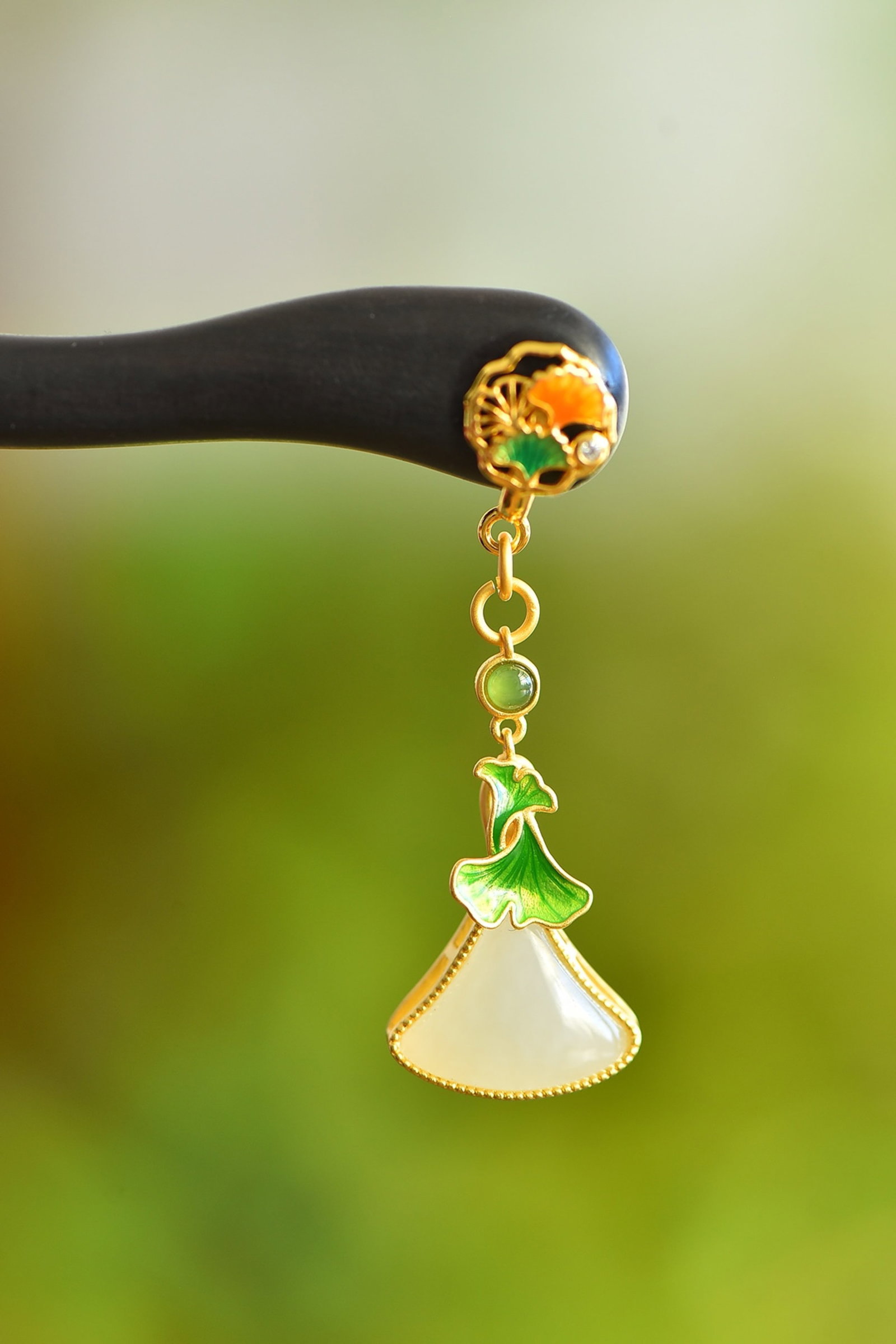 An Exquisite Sterling Silver-Gold Plated Inlaid White Jade Ebony Hairpin: An Exquisite Sterling Silver-Gold Plated Inlaid White Jade Ebony Hairpin 纯银镀金镶白玉黑檀木发簪