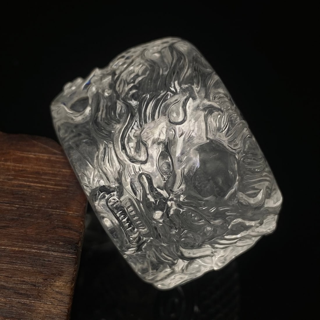 An Exquisite Crystal Dragon-head Pattern Fingerstall - 7