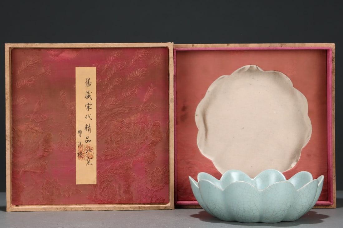 An Exquisite Ru yao Sky Blue Glazed Brush Washer: An Exquisite Ru yao Sky Blue Glazed Brush Washer Song Dynasty, China Size:2.3inx7.1in汝窑天青釉莲瓣洗 中国宋代 Size:5.8cmx18cm