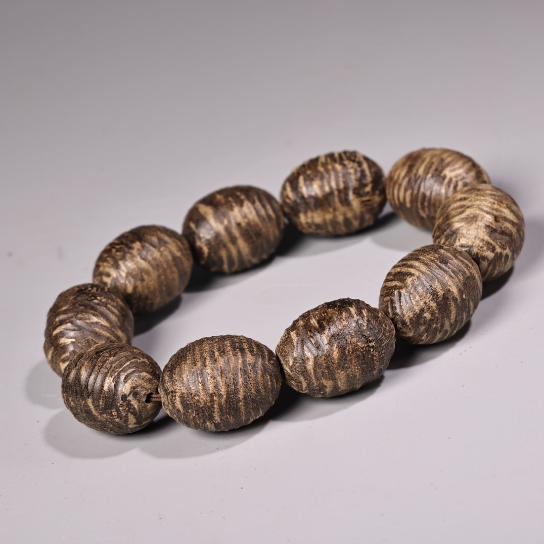 An Exquisite Eaglewood Bracelets - 2