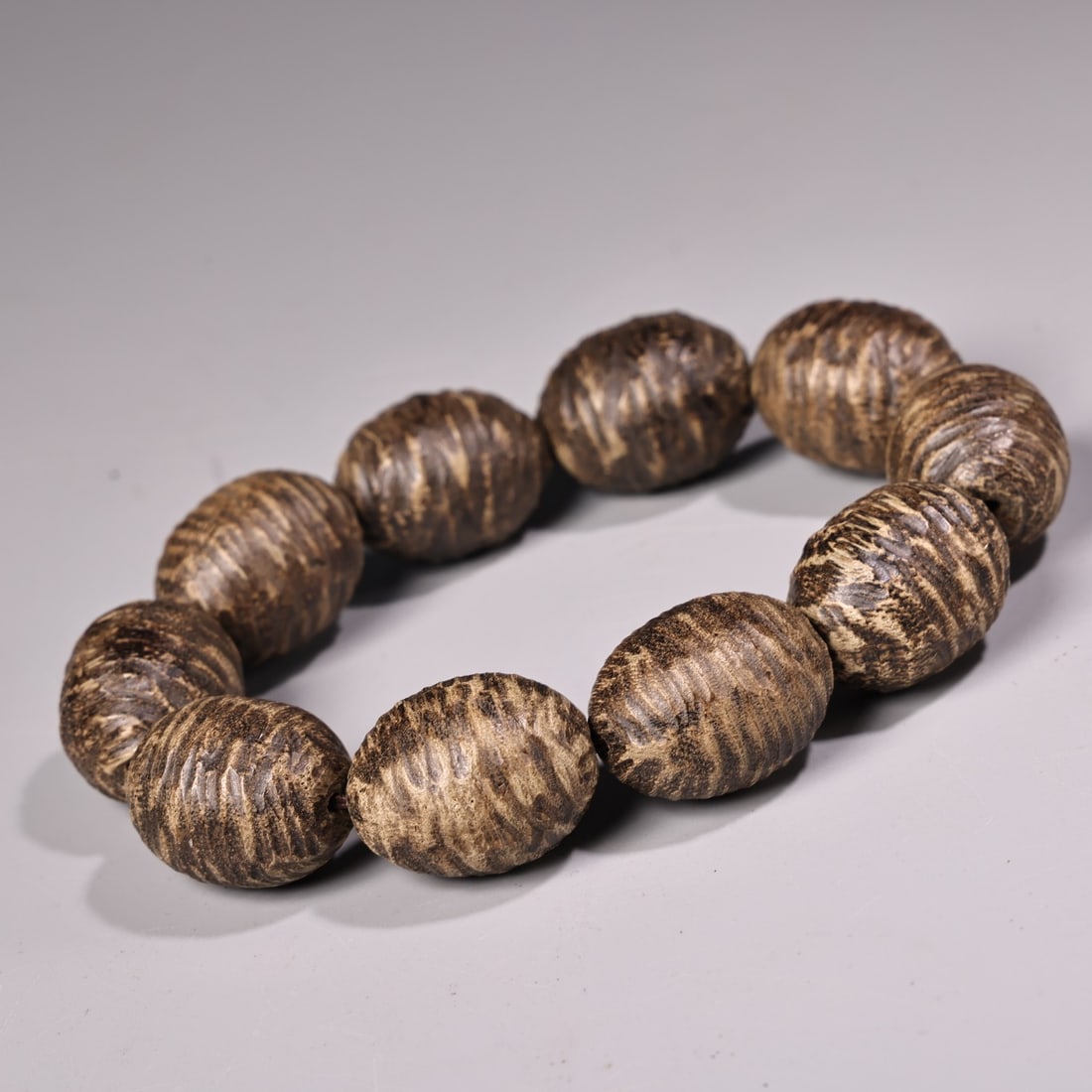 An Exquisite Eaglewood Bracelets - 3