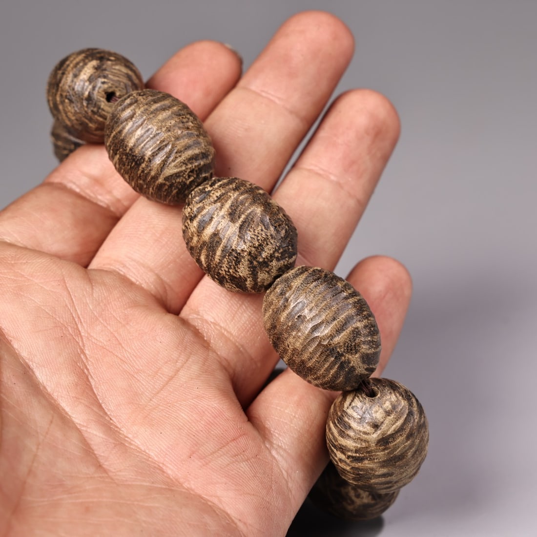 An Exquisite Eaglewood Bracelets - 6