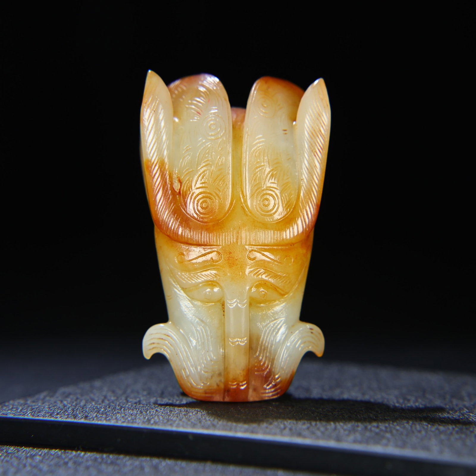 An Exquisite White Jade Beast-Face Pattern Hand Piece - 2