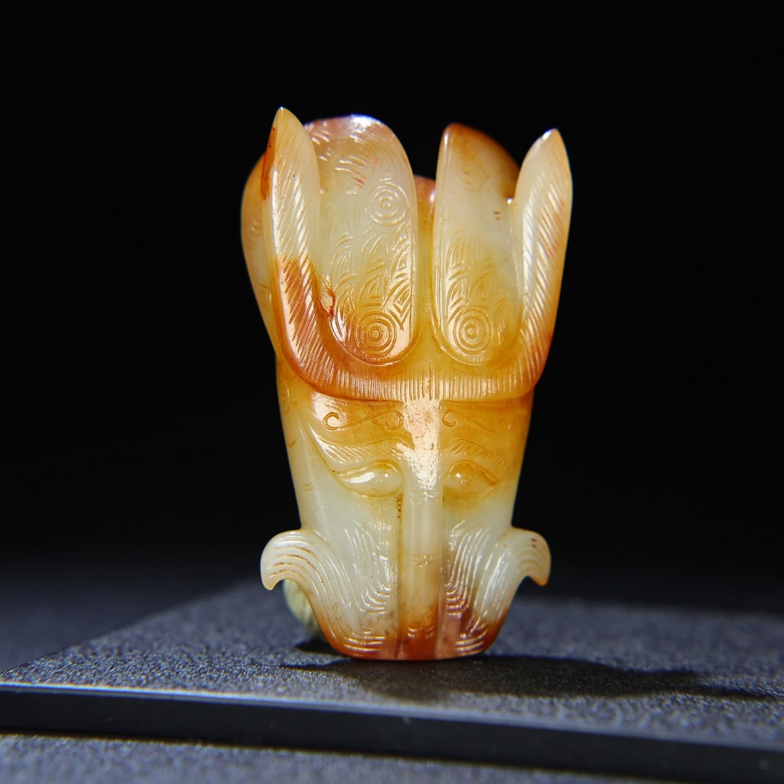 An Exquisite White Jade Beast-Face Pattern Hand Piece - 3