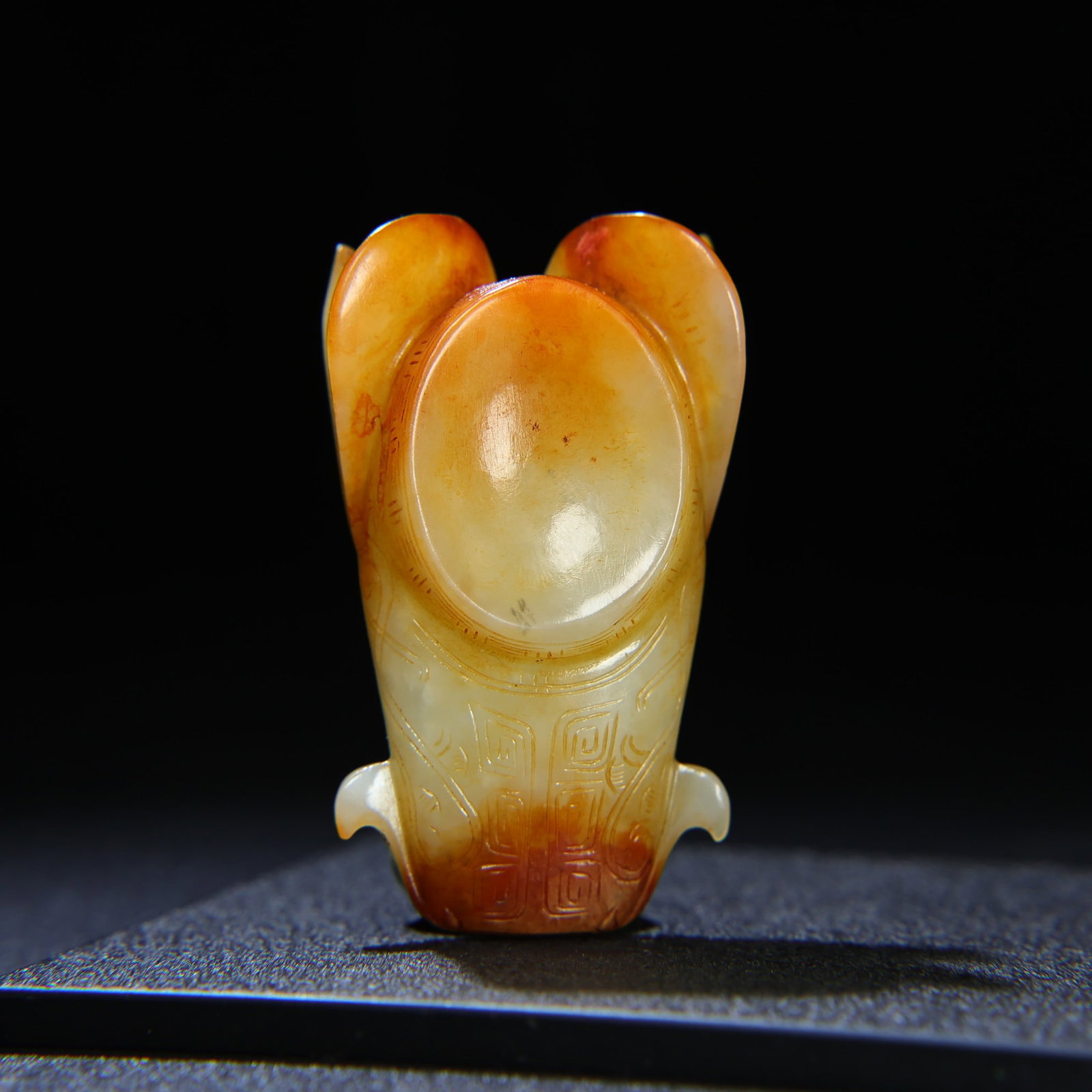 An Exquisite White Jade Beast-Face Pattern Hand Piece - 4