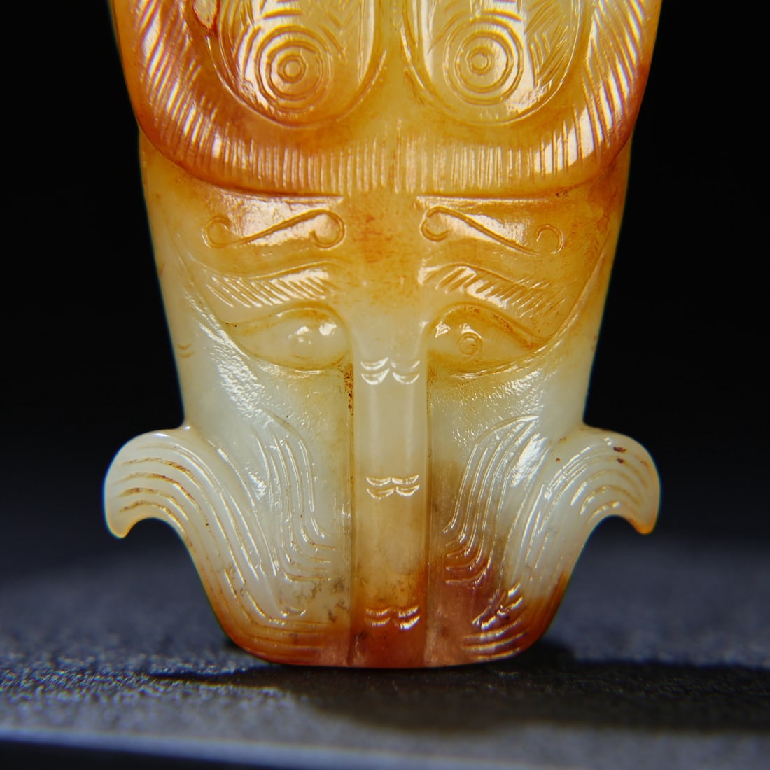 An Exquisite White Jade Beast-Face Pattern Hand Piece - 5
