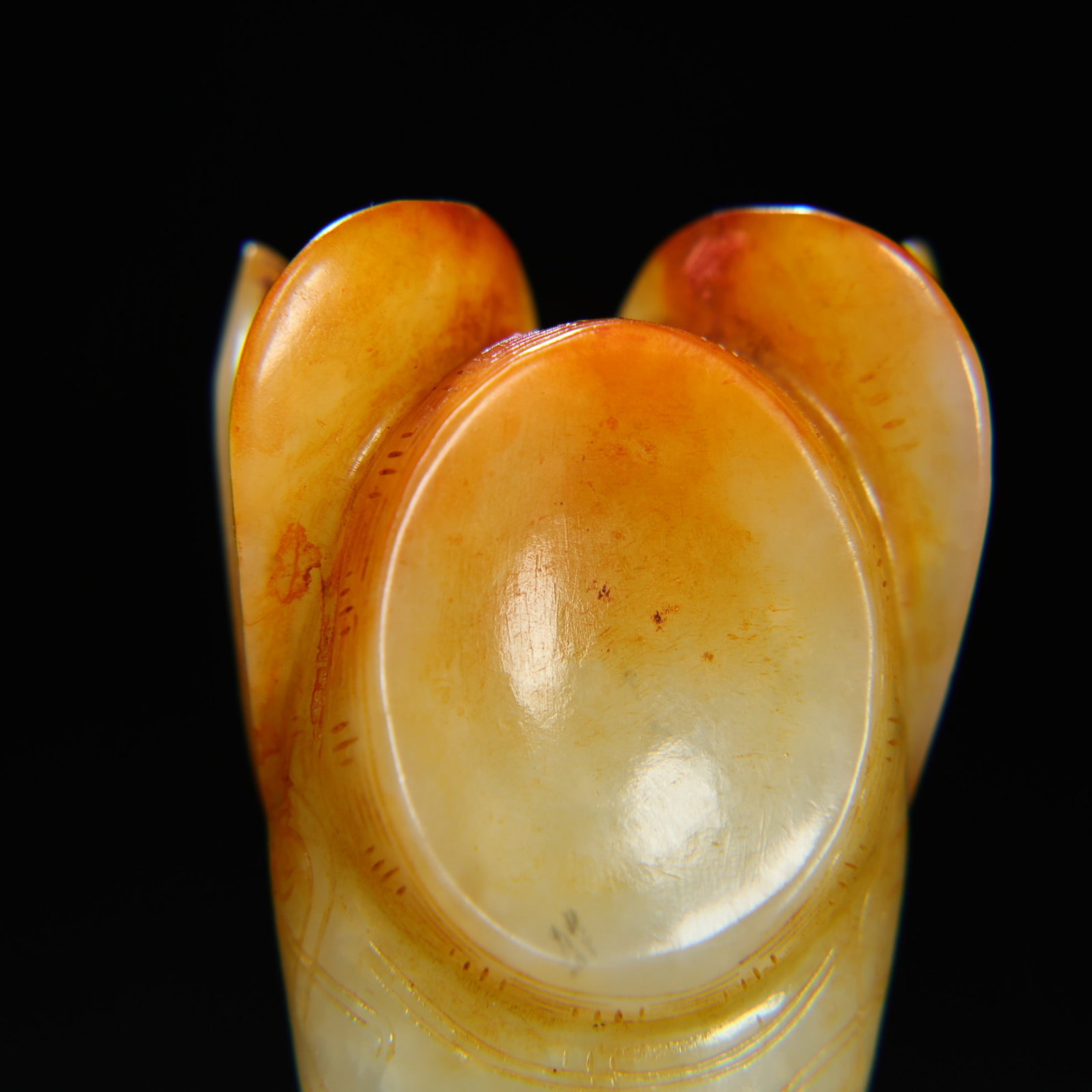 An Exquisite White Jade Beast-Face Pattern Hand Piece - 7