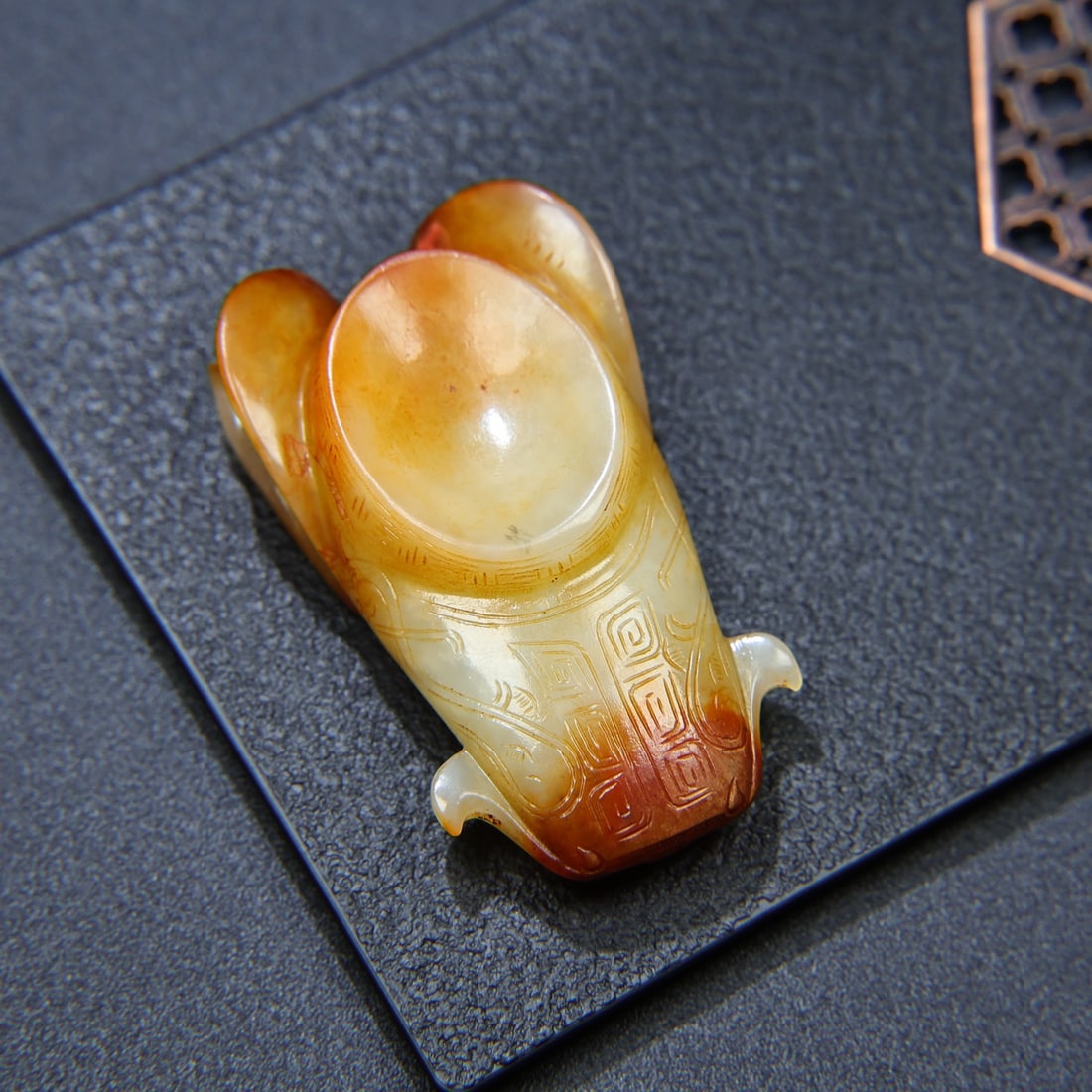 An Exquisite White Jade Beast-Face Pattern Hand Piece - 9