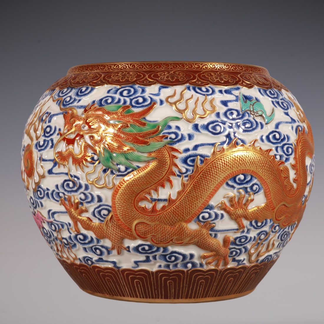 An Exquisite Doucai Painted Gold Dragon Pattern Brush Washer (1 of 8)