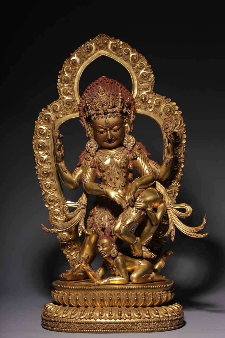 An Exquisite Gilt Bronze Buddha Statue (1 of 9)