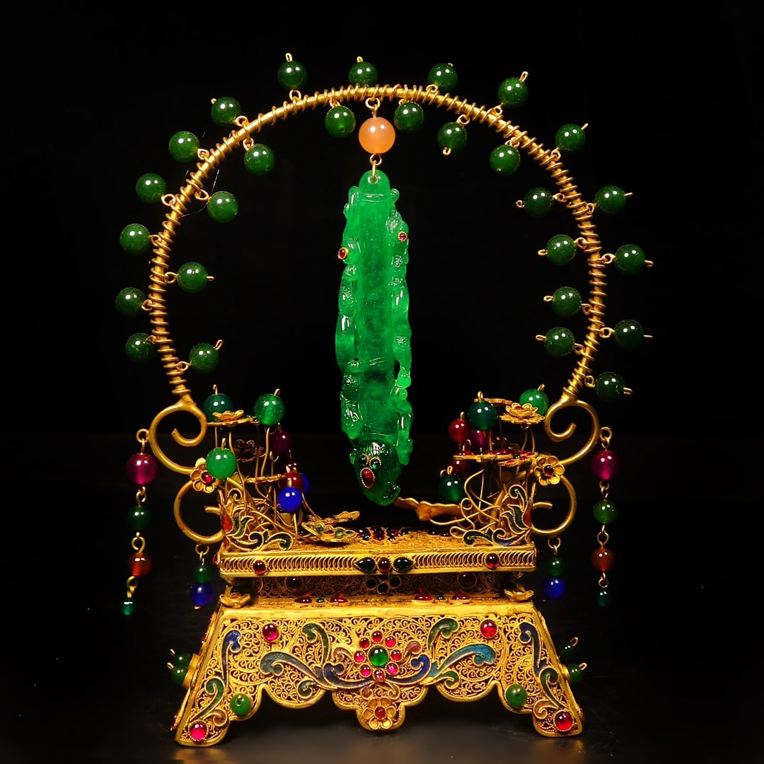 An Exquisite Gilt Bronze Inlaid Jadeite Lotus Pattern Ornament (1 of 9)