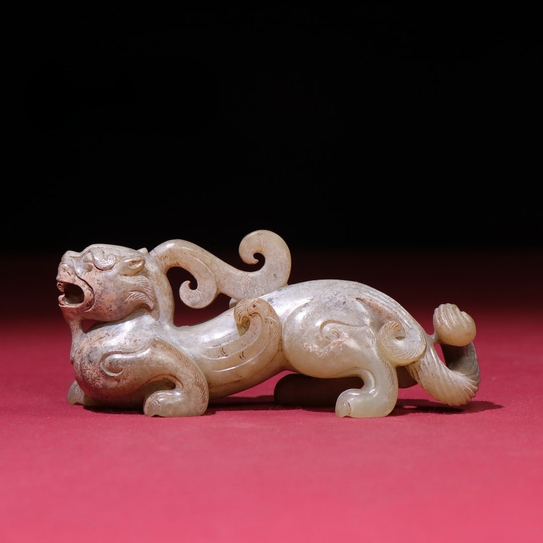 An Exquisite White Jade Auspicious Beast Ornament (1 of 9)