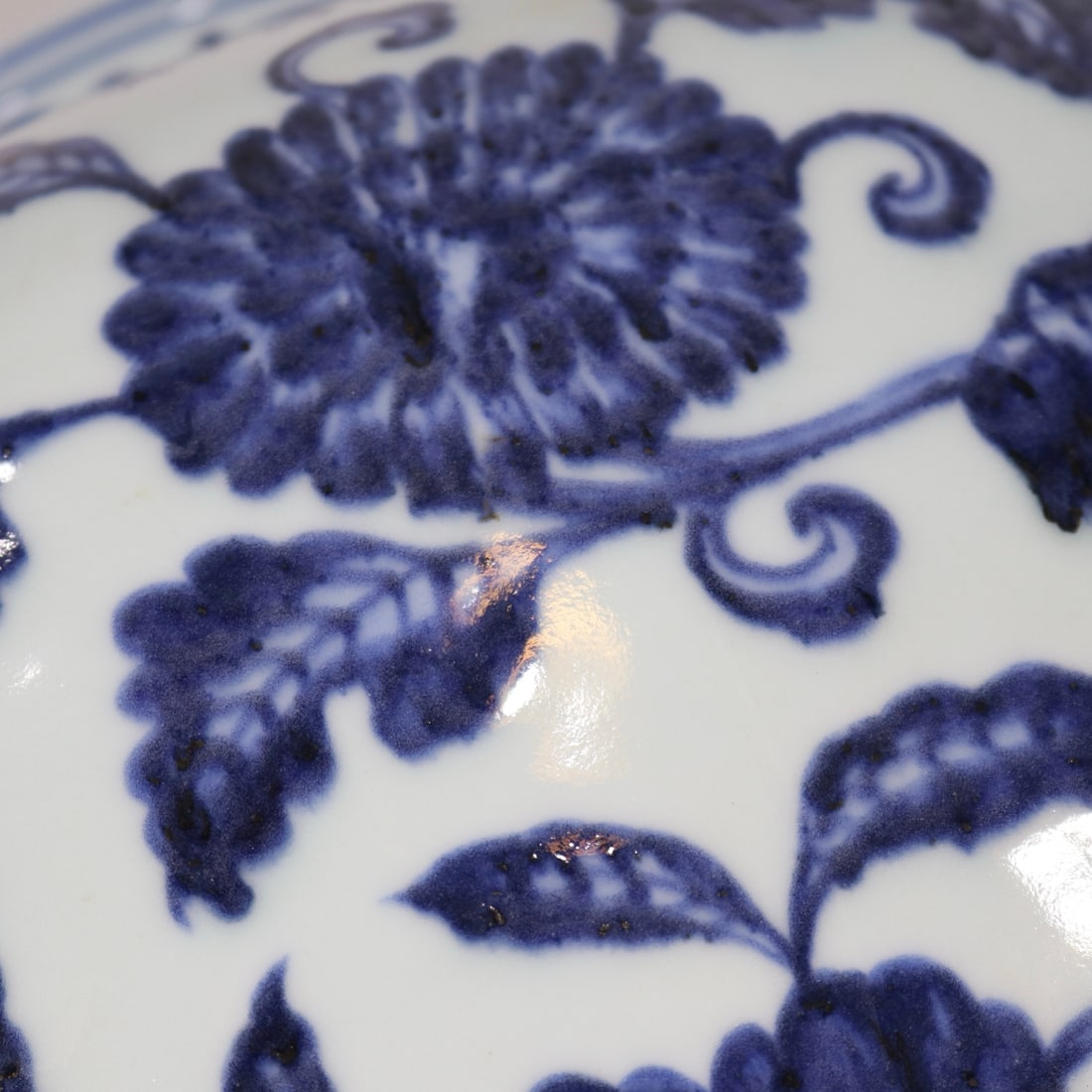 An Exquisite Blue and White Flower Pattern Jar - 6
