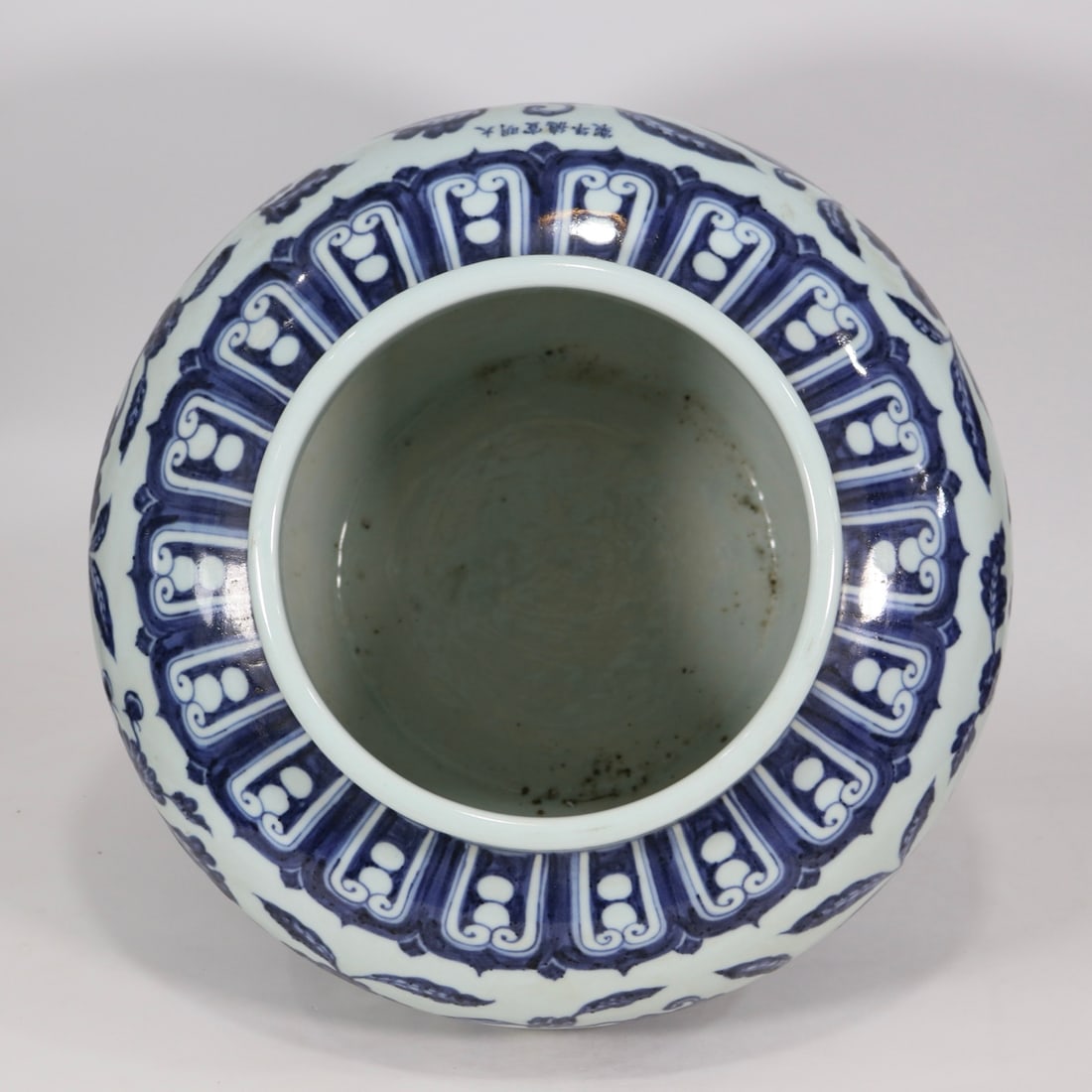 An Exquisite Blue and White Flower Pattern Jar - 8