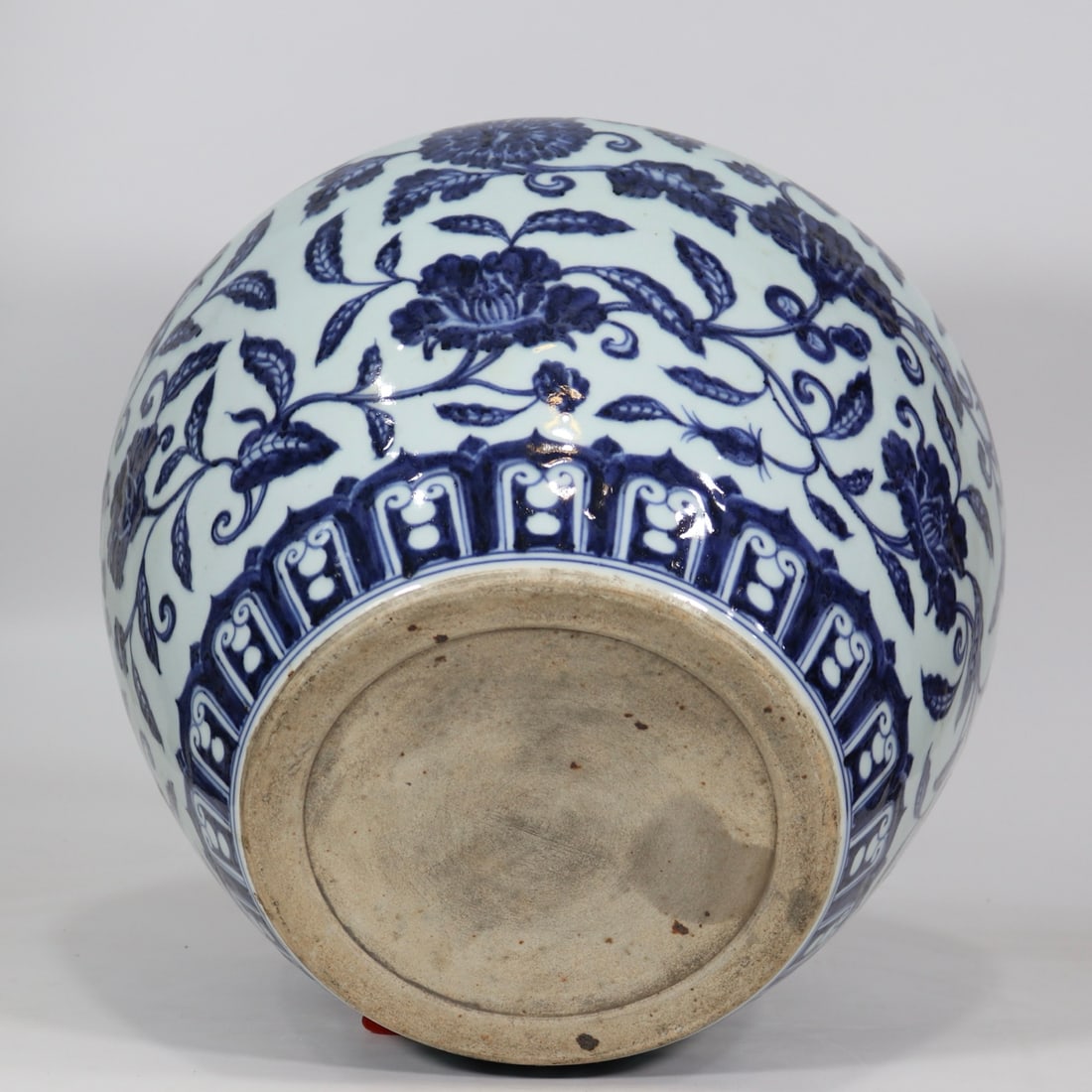 An Exquisite Blue and White Flower Pattern Jar - 9