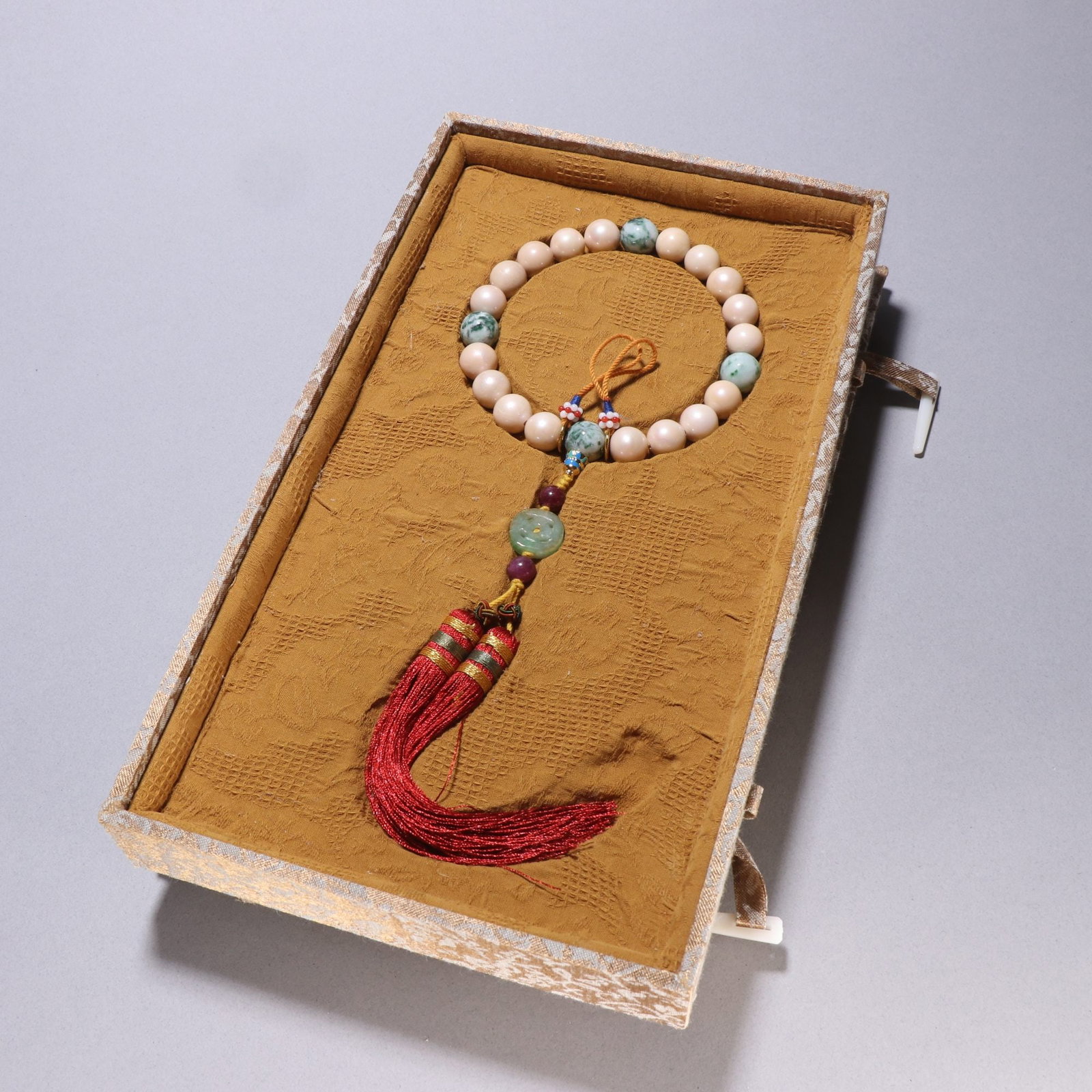 An Exquisite Pearl Bracelets: An Exquisite Pearl Bracelets Qing Dynasty, China Size:0.5in Weight:72.1g珍珠十八子手持 中国清代 Size:1.2cm Weight:72.1g