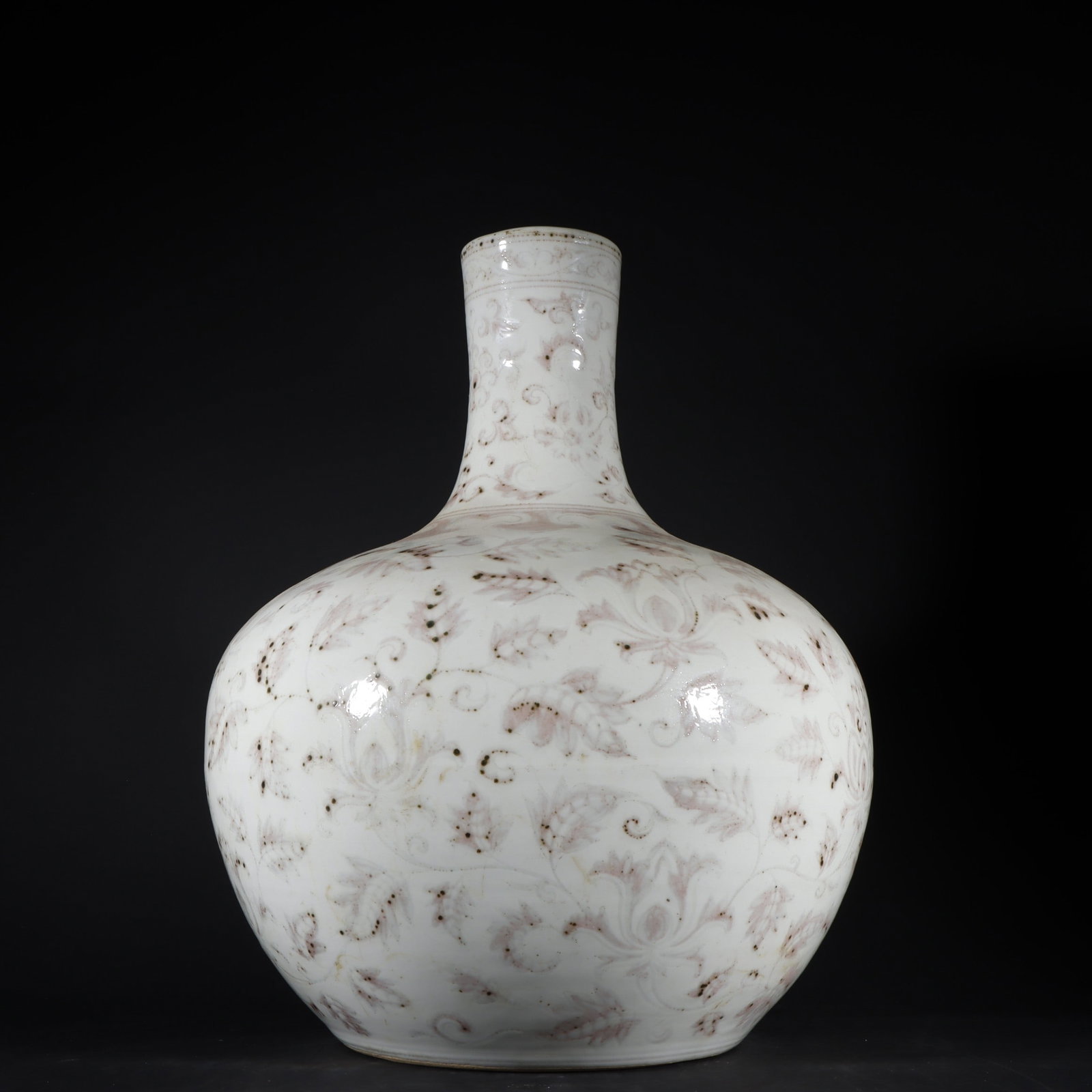 An Exquisite Underglaze-Red Lotus Pattern Vase - 4