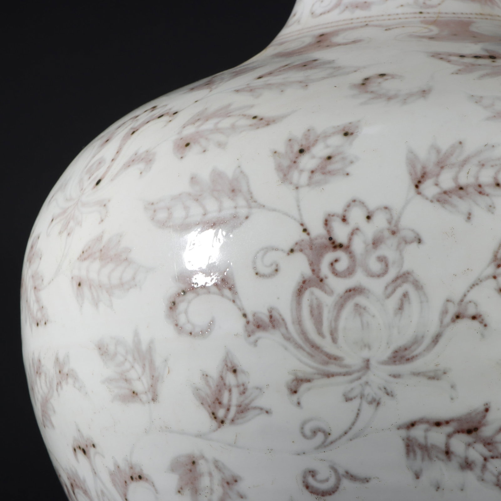 An Exquisite Underglaze-Red Lotus Pattern Vase - 6