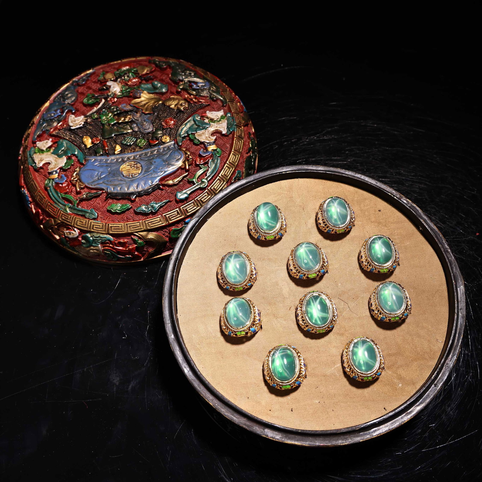 A Set of Fine Gilt Bronze Inlaid Gems Ring: A Set of Fine Gilt Bronze Inlaid Gems Ring Qing Dynasty, China Qianlong Four-character Mark Diameter Size:5.9inx7.9in