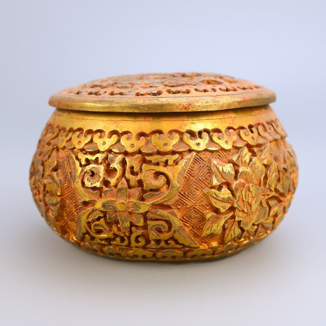 An Exquisite Gilt Bronze Flower Pattern Box - 2