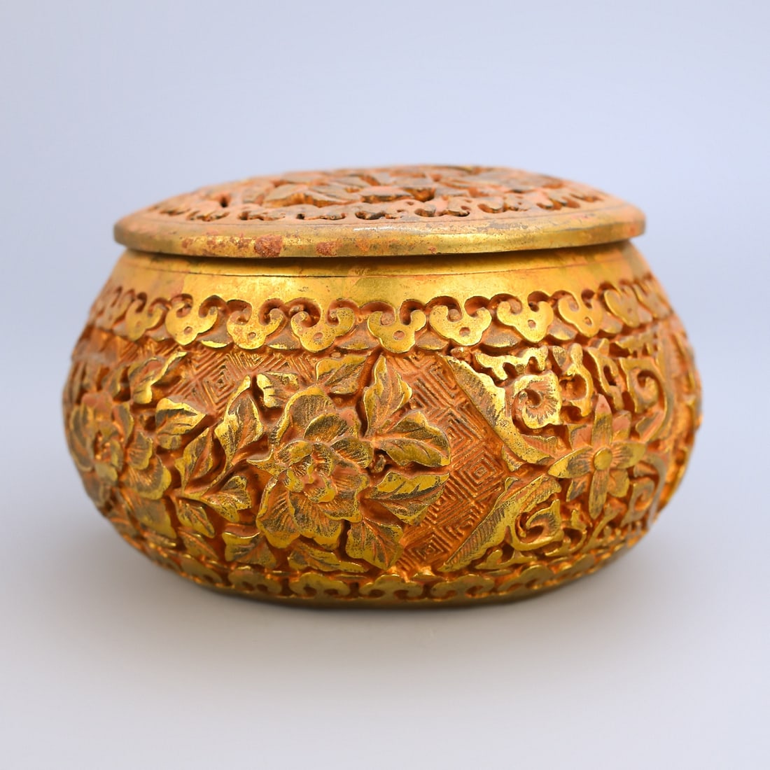 An Exquisite Gilt Bronze Flower Pattern Box - 3