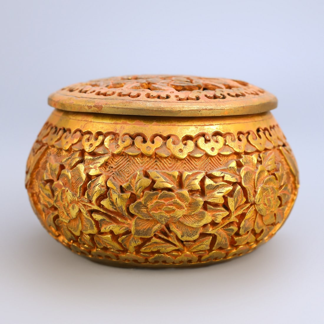 An Exquisite Gilt Bronze Flower Pattern Box - 8