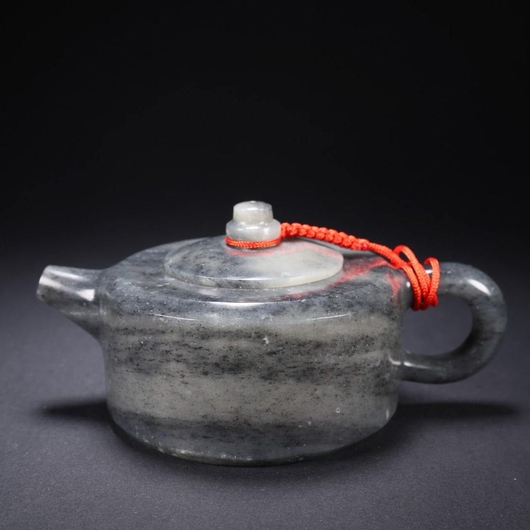 An Exquisite White Jade Teapot: An Exquisite White Jade Teapot Qing Dynasty, China Size:5.7inx3.7inx2.6in Weight:210g白玉青花茶壶 中国清代 Size:14.4cmx9.3cmx6.5cm