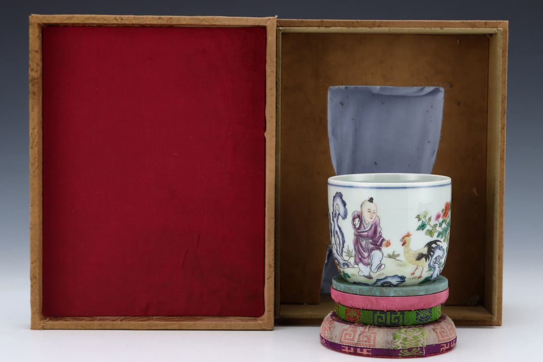 An Exquisite Famille-Rose Character and Story Pattern with poem Cup: An Exquisite Famille-Rose Character and Story Pattern with poem Cup Qing Dynasty, China Qianlong Six-character Mark Size:3inx3.3in粉彩鸡缸杯