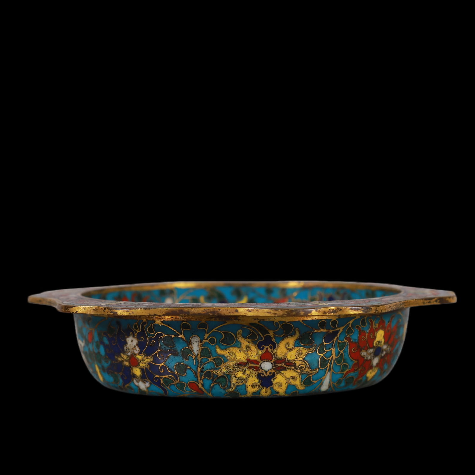 An Exquisite Cloisonne Gilt Bronze Lotus Pattern Flower Pattern Plate: An Exquisite Cloisonne Gilt Bronze Lotus Pattern Flower Pattern Plate Qing Dynasty, China Kangxi Four-character Mark Size:6.7inx6.7inx.2in