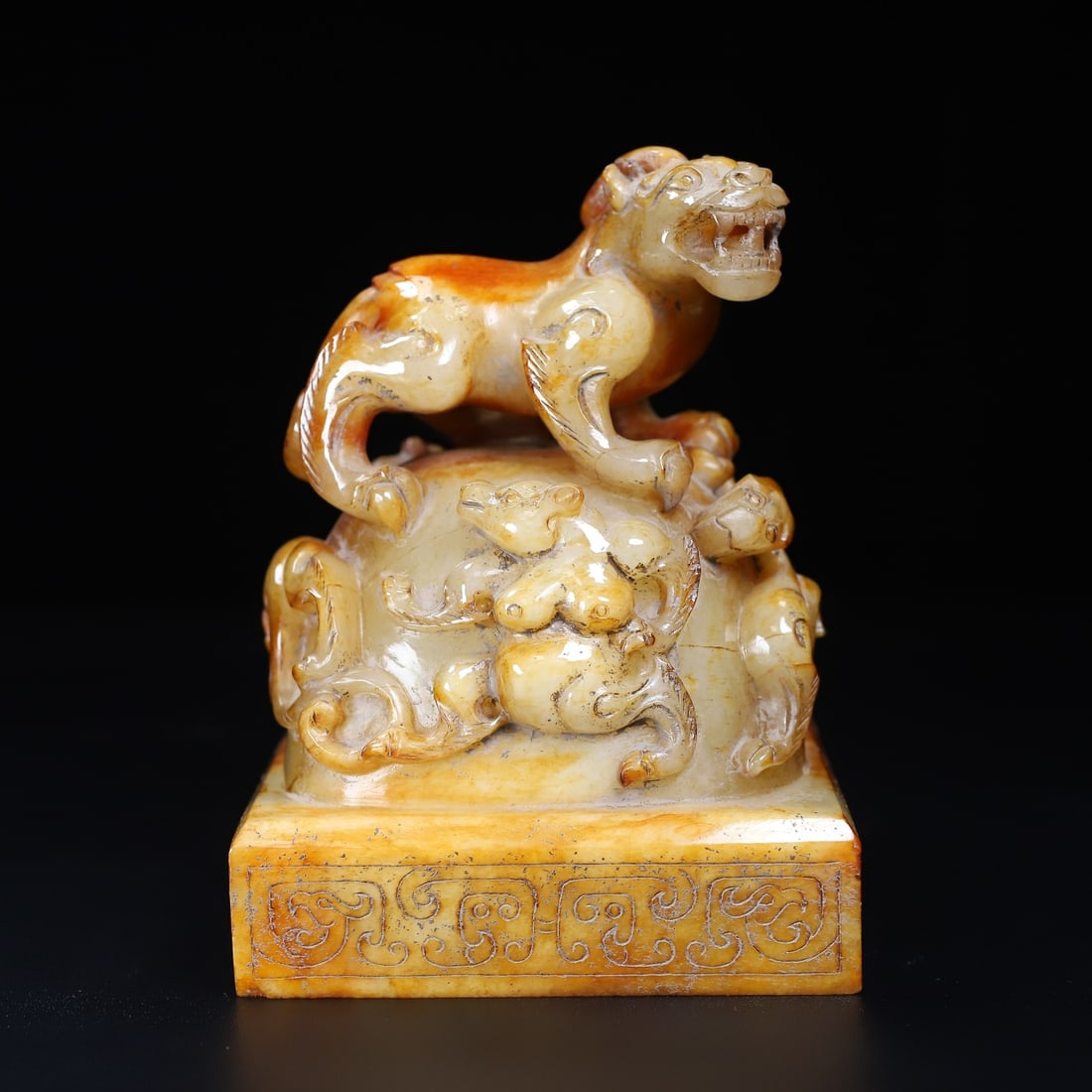 An Exquisite White Jade Auspicious Beast Seal (1 of 10)