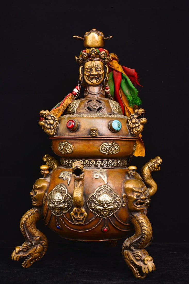 An Exquisite Bronze Inlaid Gems Censer: An Exquisite Bronze Inlaid Gems Censer Qing Dynasty, China Size:23.6inx15in Weight:9230g铜嵌百宝熏炉 中国清代 Size:60cmx38cm Weight:9230g