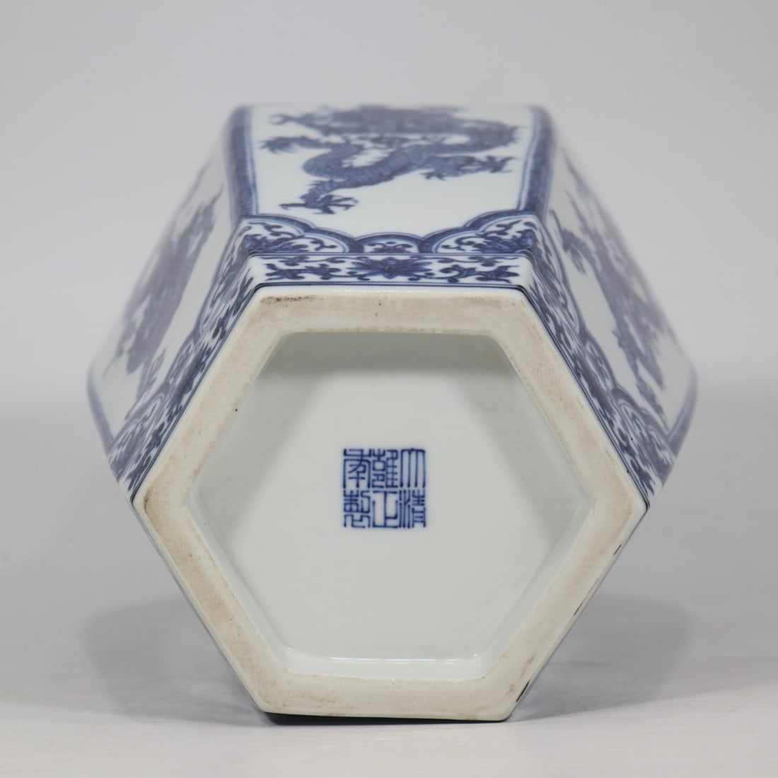 An Exquisite Blue and White Dragon Pattern Lotus Pattern Vase - 9