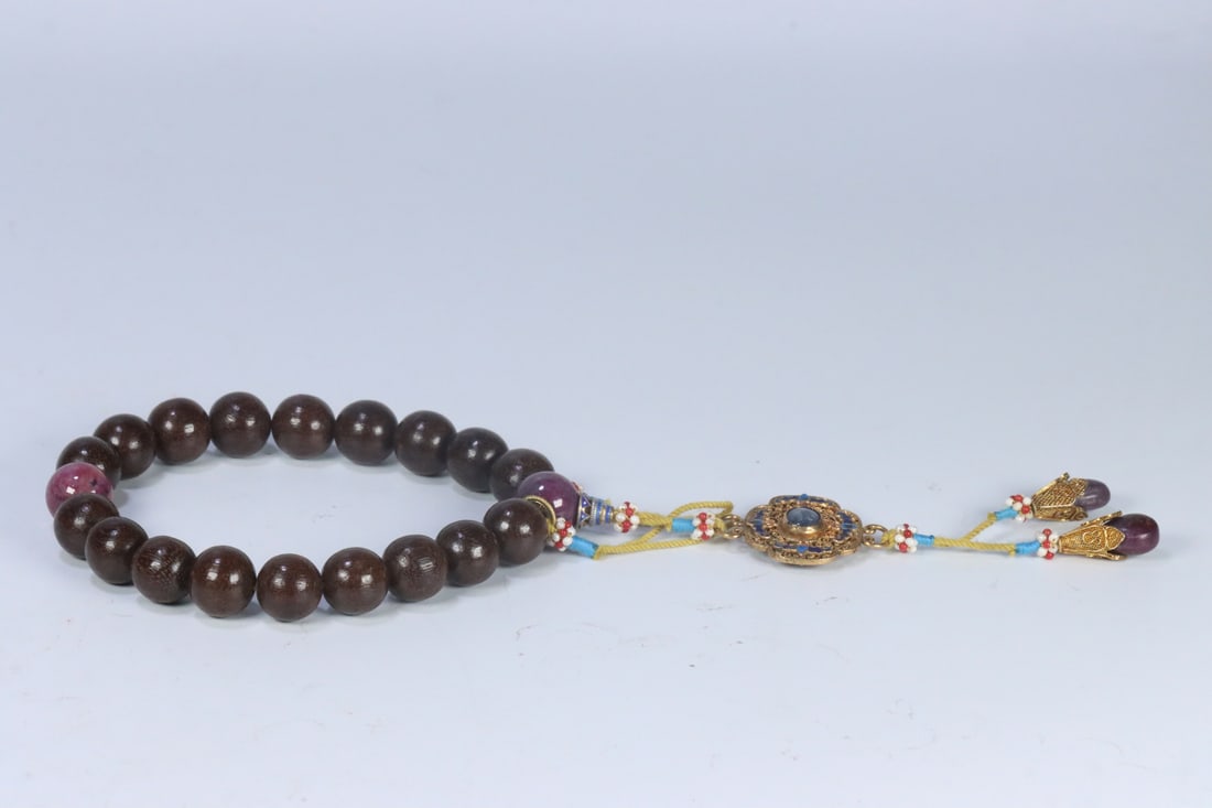 An Exquisite Ruby Inlaid Eaglewood Bracelets: An Exquisite Ruby Inlaid Eaglewood Bracelets Qing Dynasty, China Size:0.6in Weight:87g红宝石沉香十八子手持 中国清代 
