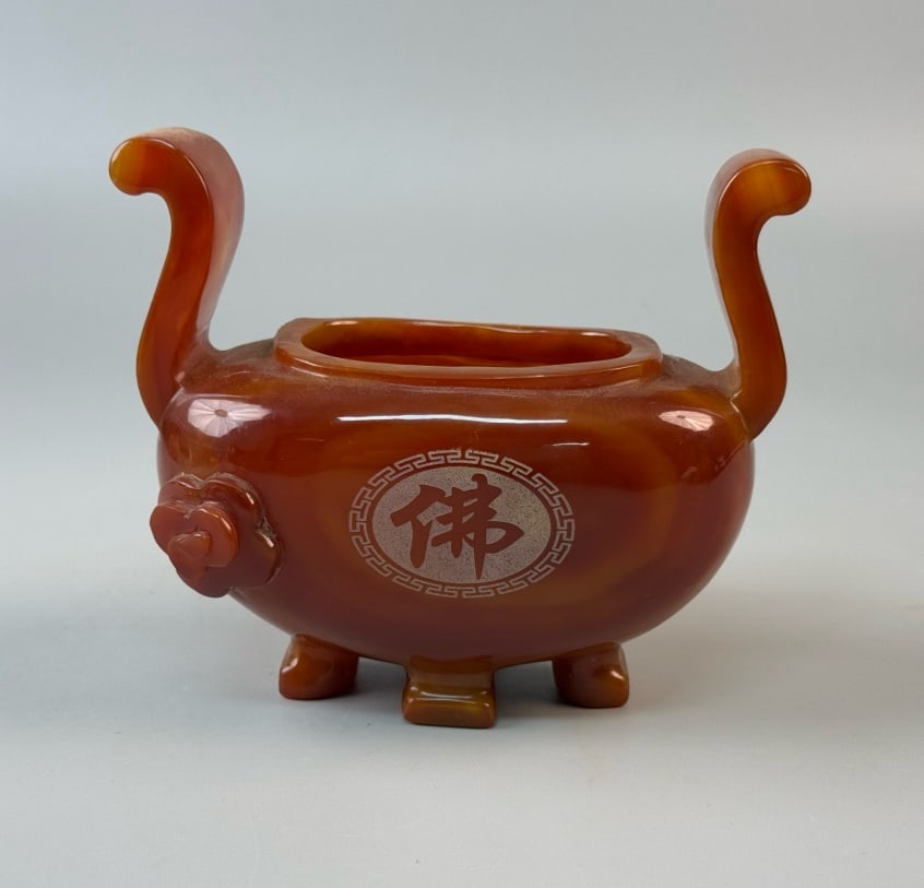 An Exquisite Agate Double-Ears Censer: An Exquisite Agate Double-Ears Censer Qing Dynasty, China Size:5.5inx6.3in Weight:595g红玛瑙佛供香炉香插 中国清代 Size:14c
